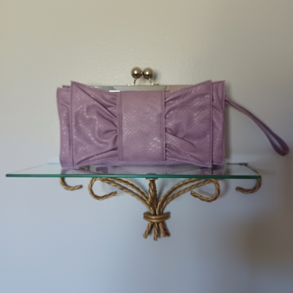 Jessica Simpson Lilac Kiss Lock Bow Snakeskin Print Wristlet - Picture 2 of 7